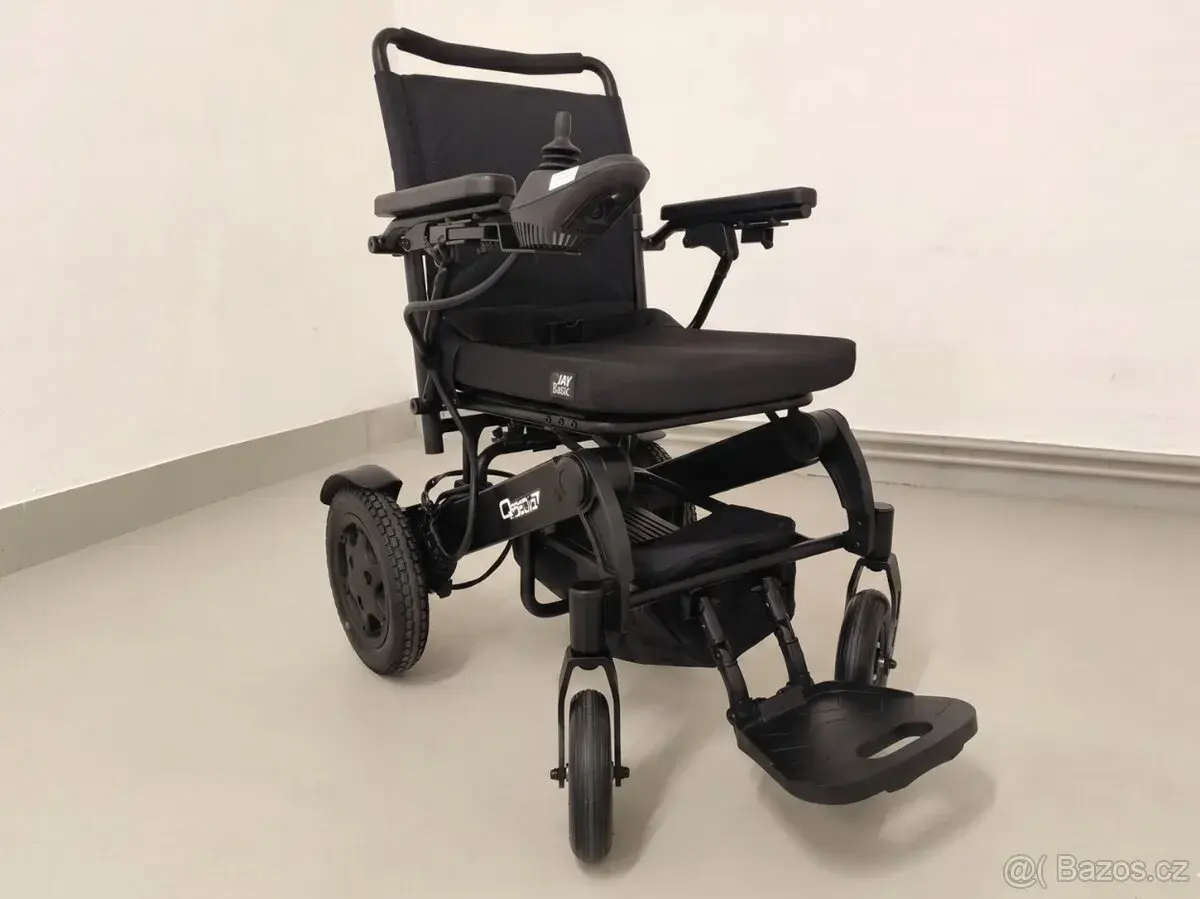 Elektrický skládací invalidní vozík Quickie - PŘEDVÁDĚCÍ