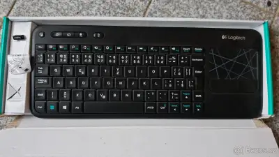 Logitech Wireless Touch Keyboard K400 CZ černá