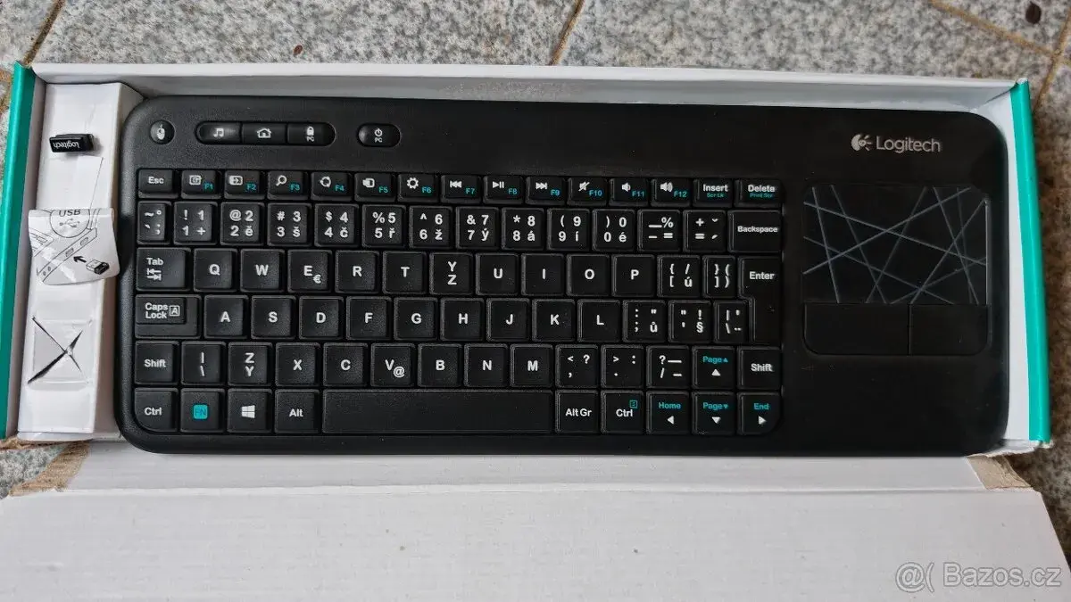 Logitech Wireless Touch Keyboard K400 CZ černá
