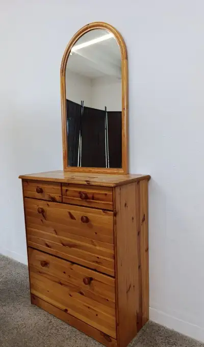 Dřevěný botník se zrcadlem z masivní borovice