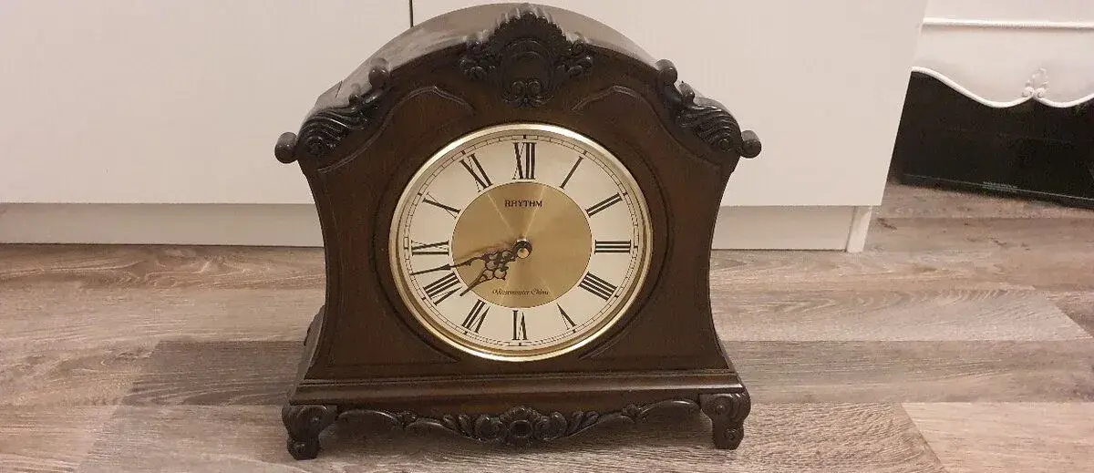 hodiny Rhythm Westminster Chime