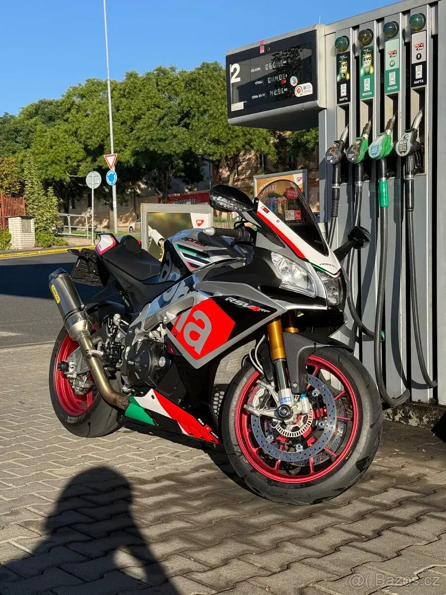 Aprilia RSV4 (RF) 2016