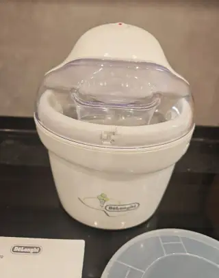 Zmrzlinovač DeLonghi - jako nový