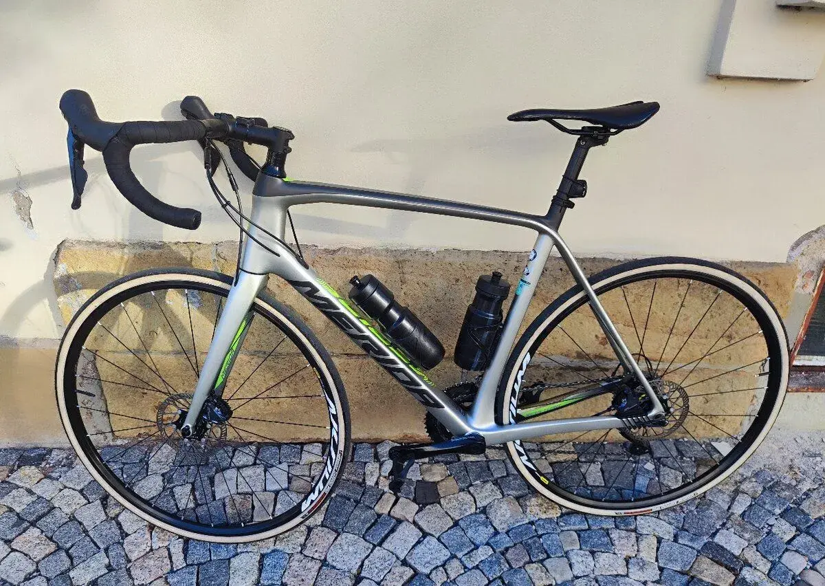 MERIDA SCULTURA DISC 5000 CF2 CARBON – ULTEGRA 2×11 – NOVÁ M