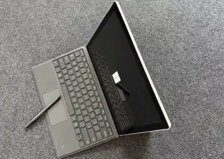Microsoft Surface Pro 6 + klávesnice a stylus