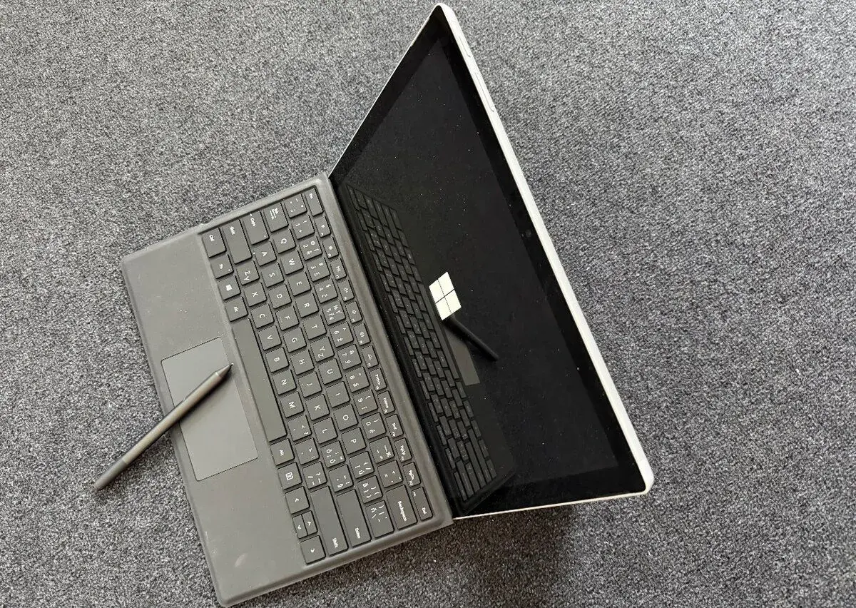 Microsoft Surface Pro 6 + klávesnice a stylus