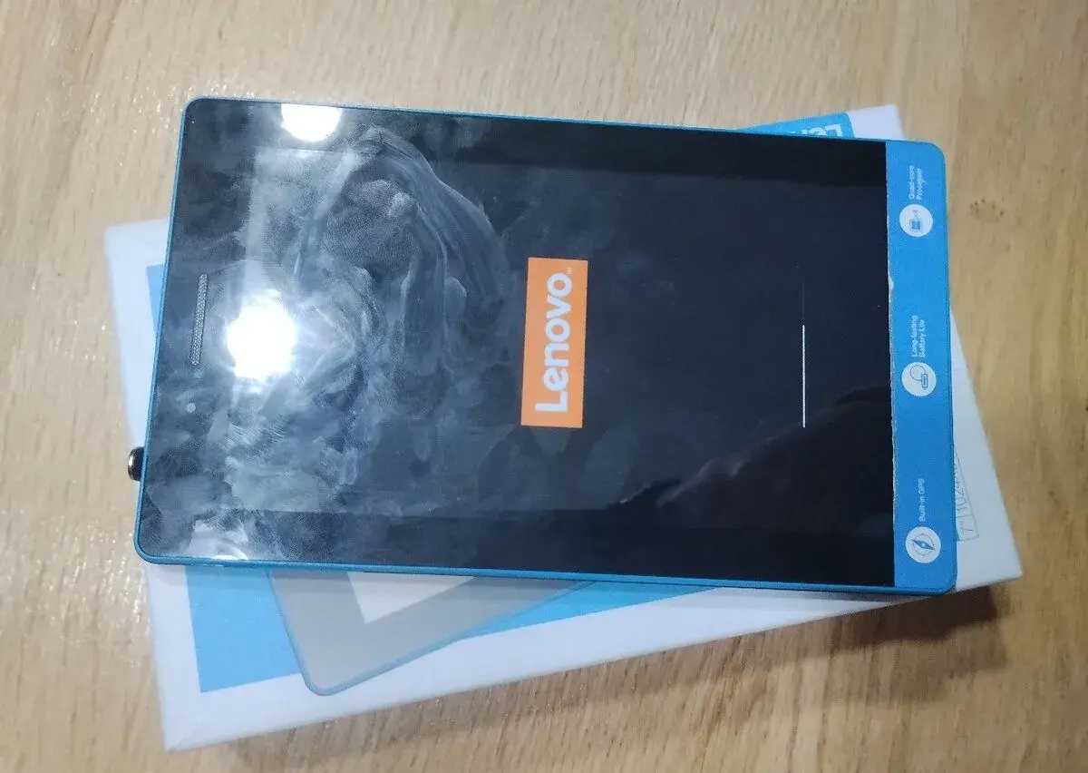 Lenovo Tab 2 A7-10 – funkční tablet na opravu + krabice