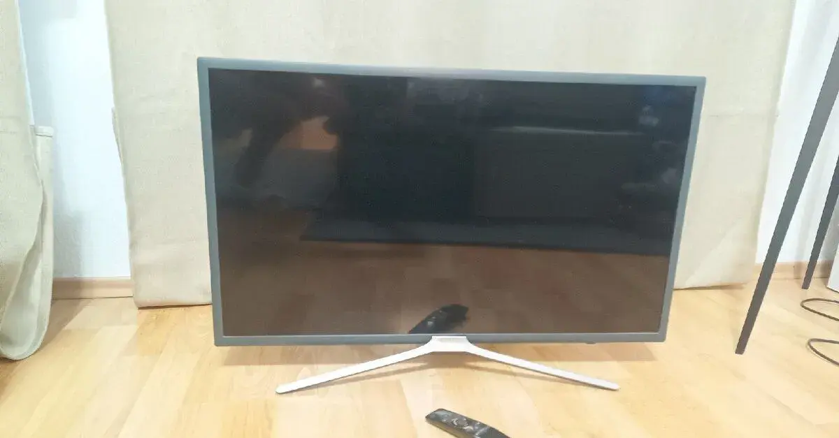 TV SAMSUNG úhlopříčka 80 cm