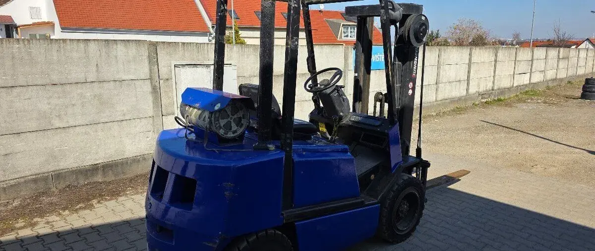 Vysokozdvižný vozík 3000kg