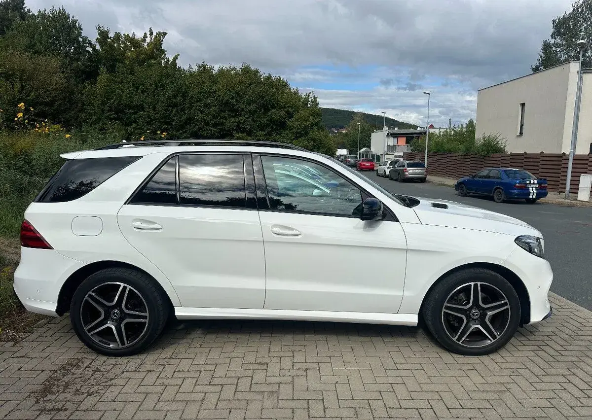 Mercedes-Benz GLE,3,0 – 219 000 km