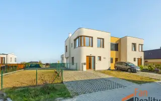 Pronájem rodinného domu 92m² se zahradou, Horoušany
