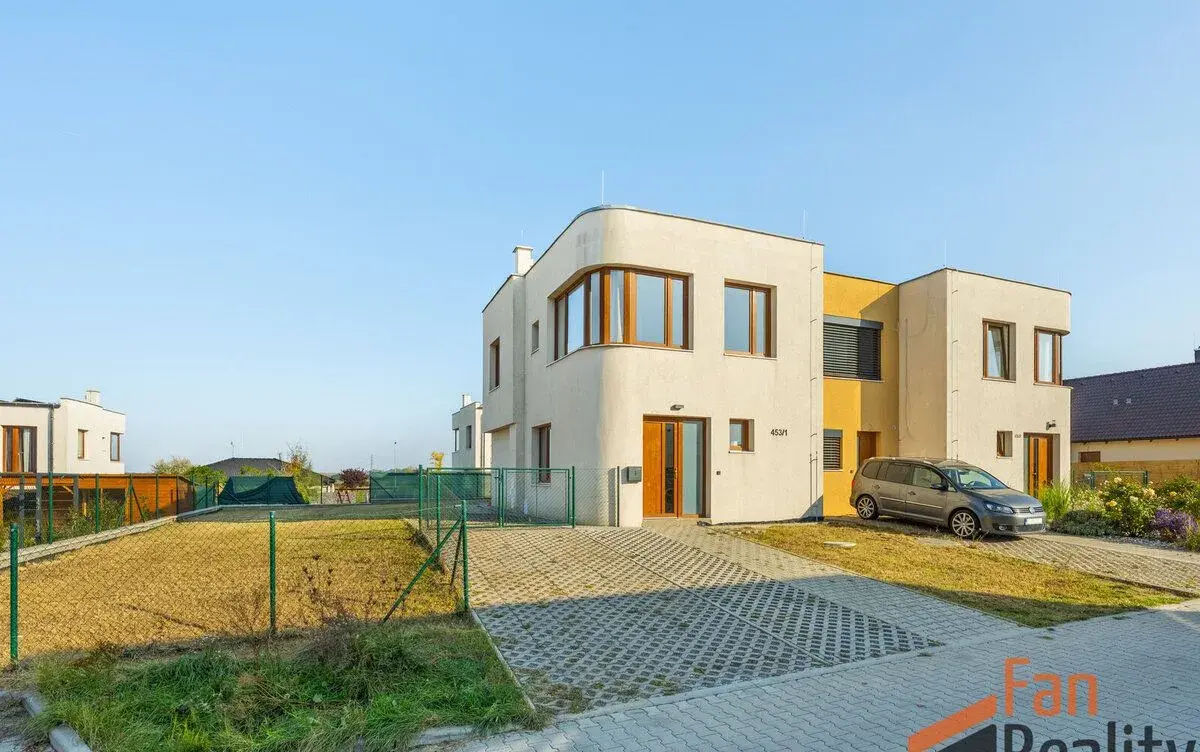 Pronájem rodinného domu 92m² se zahradou, Horoušany