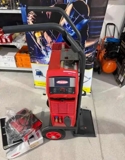 Novou vodou chlazenou svářečku Fronius iWave230iAC/DC