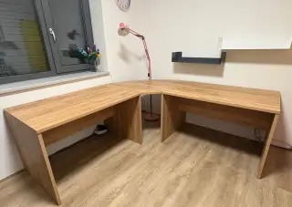 Pracovní stůl