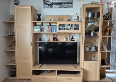 Obývací stěna s podsvícením.
