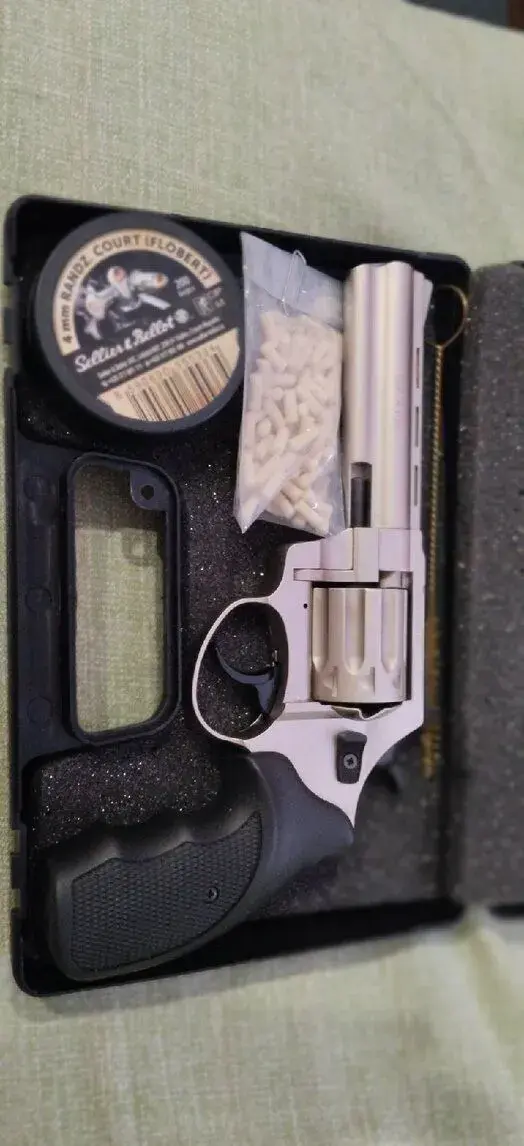 Revolver Zoraki F 1 4,5 palce hlaveň