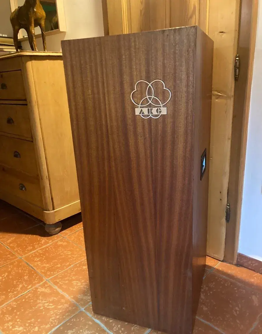 AKG BX20E studiový reverb.