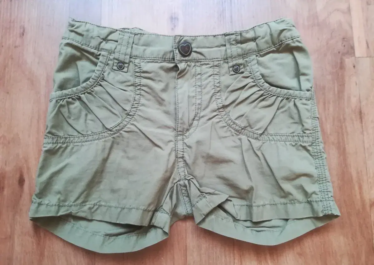Dívčí tlumeně zelené kraťase vel. 86, zn. H&M