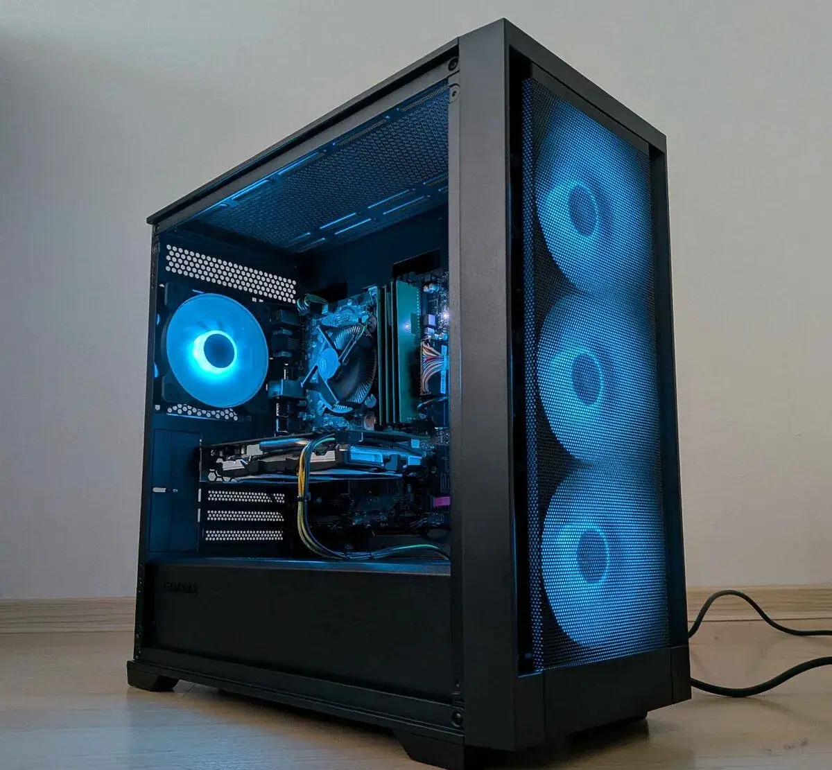 Herní PC i5-8400, RX 570 8GB, 16GB DDR4, SSD, ZÁRUKA