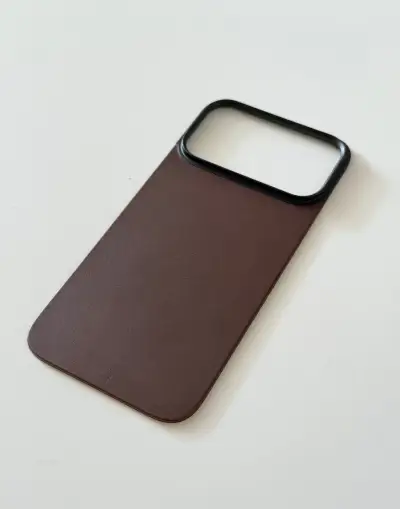 Nomad kožený kryt zadní strany na iPhone 17 Pro Max