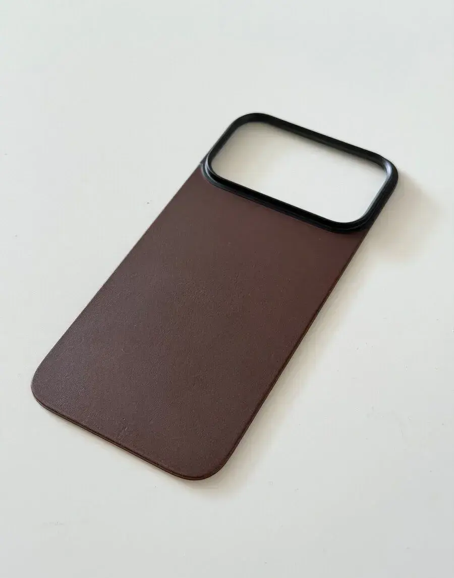 Nomad kožený kryt zadní strany na iPhone 17 Pro Max
