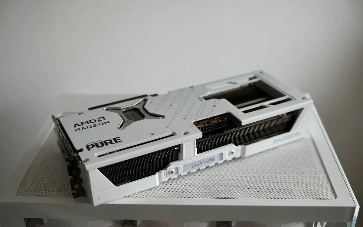 Grafická karta SAPPHIRE PURE AMD Radeon RX 9070 XT GAMING OC