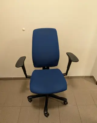 Kinnarps 5000 kancelářská židle + zánovní podsedák