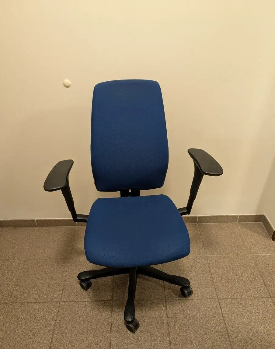 Kinnarps 5000 kancelářská židle + zánovní podsedák