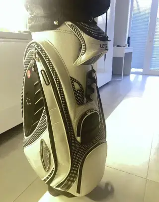 Dámský golfový bag, vč. Dvou kšiltovek v setu s holem