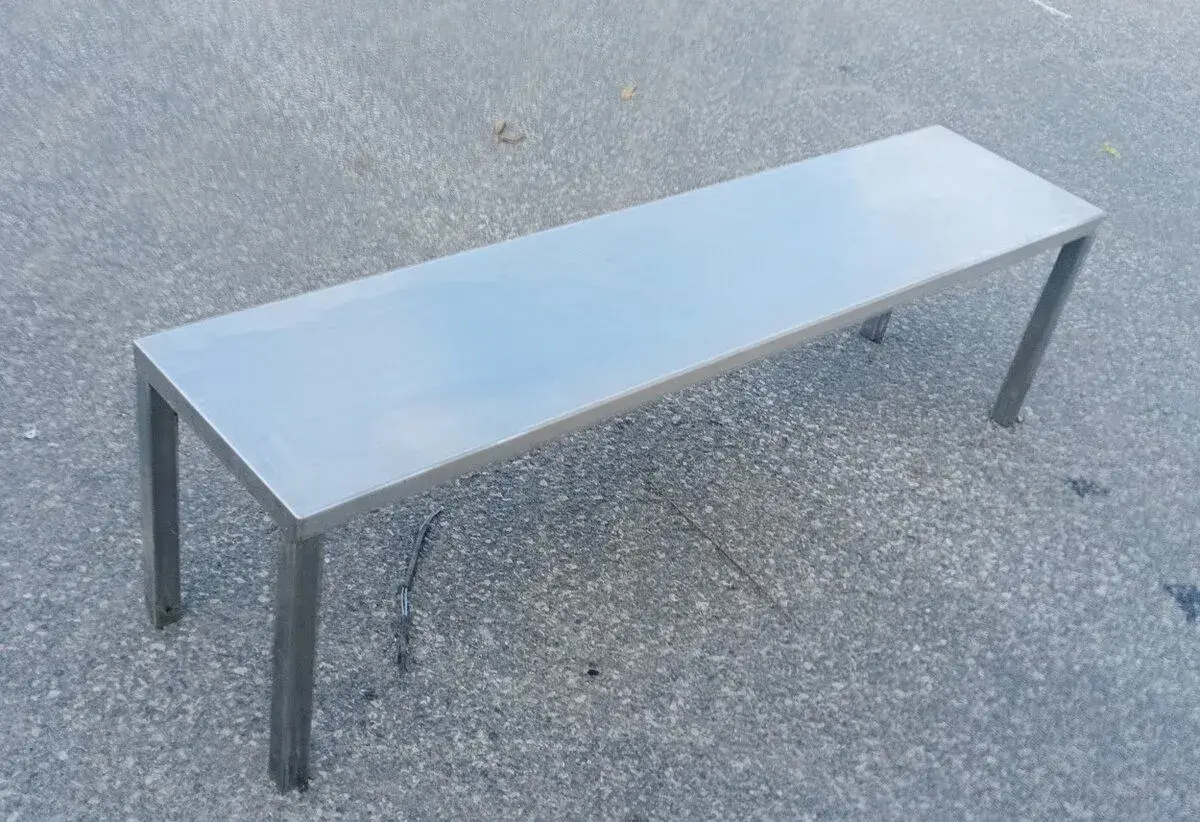 Nerezový stolek/police do gastro provozu 132cm