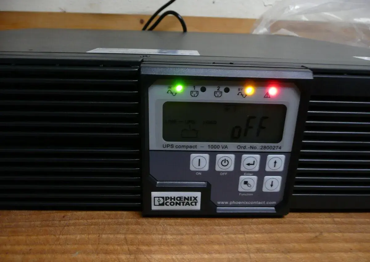 Nový, zabalený záložní zdroj 1000W