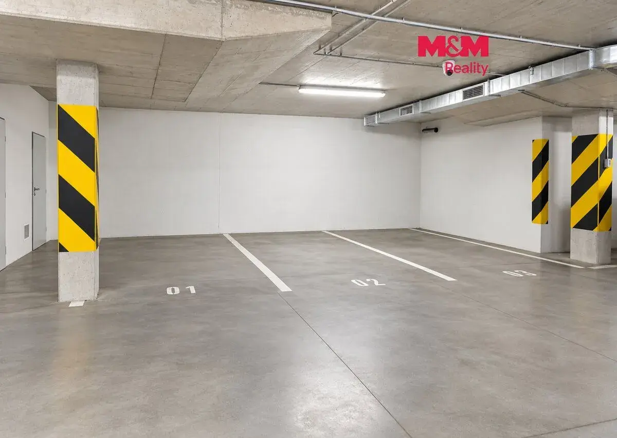 Pronájem garážového stání, 12 m², Plzeň, ul. U Tržiště