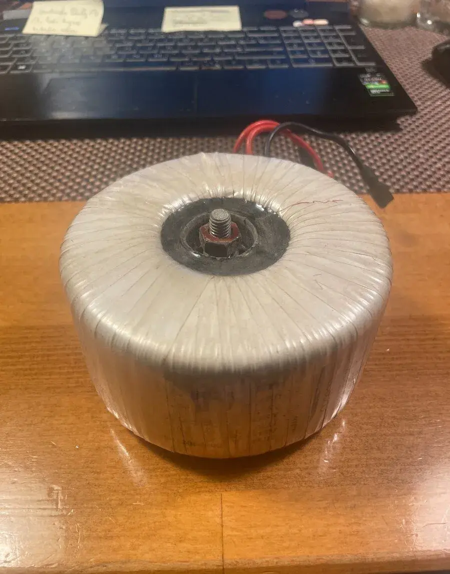 Toroidní transformátory pro NF zesilovače 2x250/1x500W