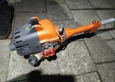 Benzínový křovinořez / vyžínač Oleo-Mac Sparta 250 TR