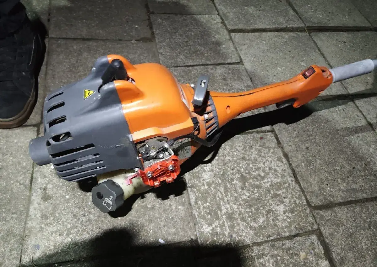 Benzínový křovinořez / vyžínač Oleo-Mac Sparta 250 TR