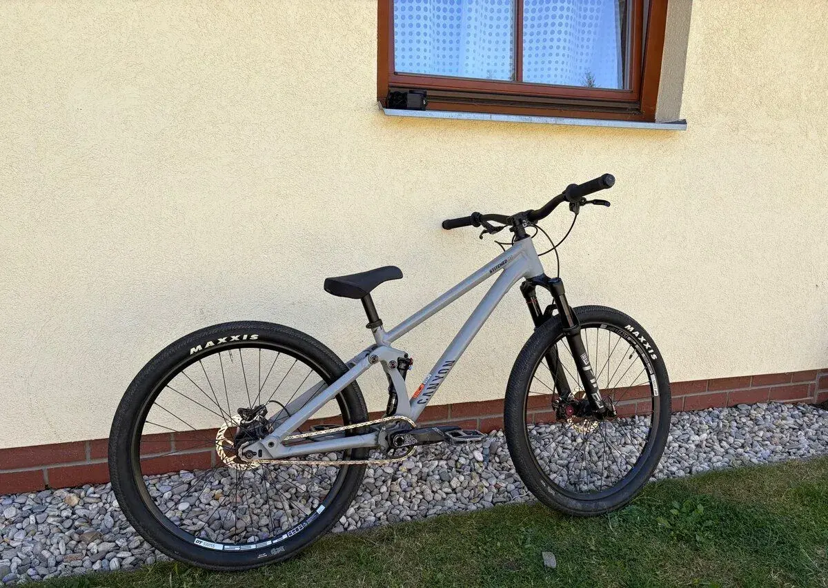 Canyon Stitched 720