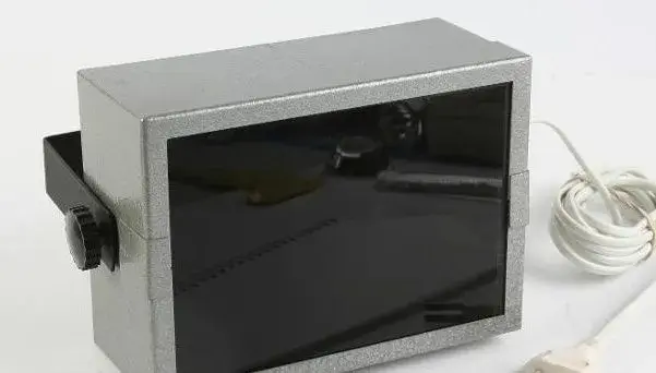 Lampa do temné komory se zeleným filtrem pro ČB fotografii