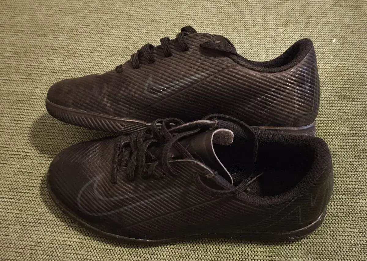 Dětské sálové kopačky Nike 33