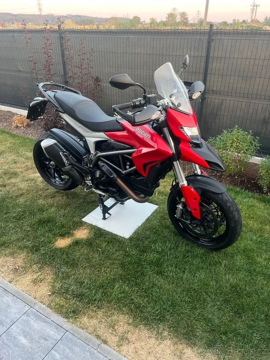 Ducati hyperstrada hypermotard 821