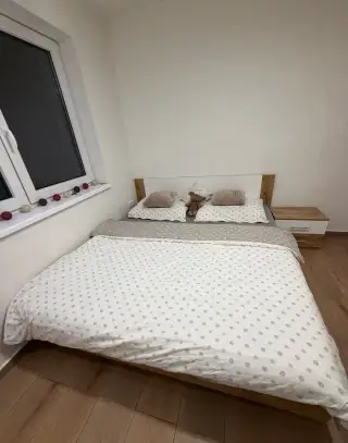 Postel+rošty a noční stolky