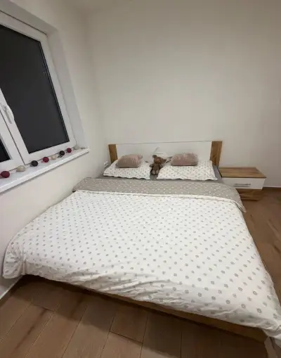 Postel+rošty a noční stolky