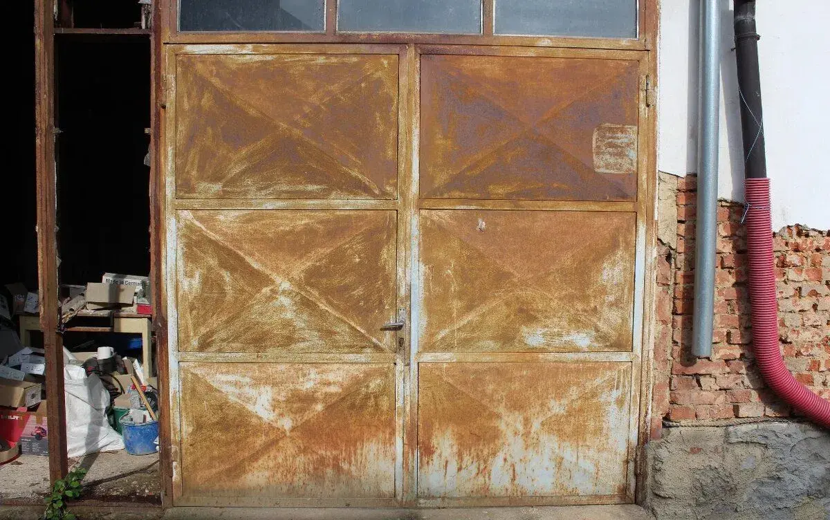 Plechová vrata 240x235 cm