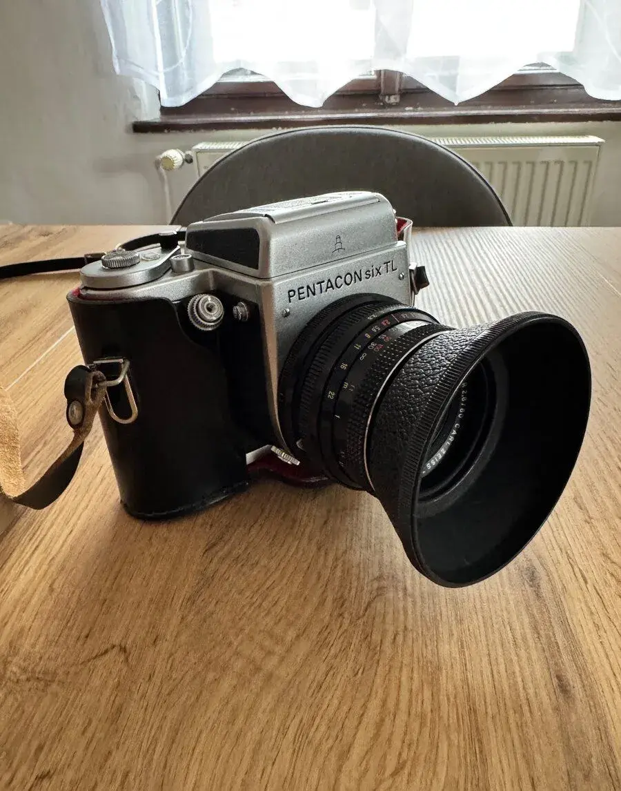 Pentacon Six TL s objektivem Carl Zeiss 80/2.8