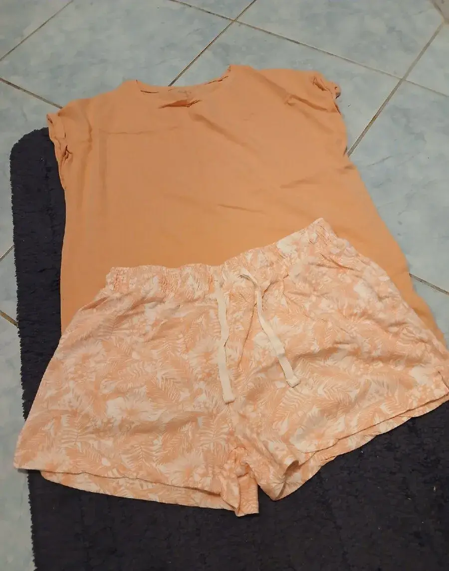 Oranžové pyžamo