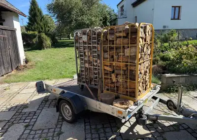 Přívěsný vozík brzděný hydraulicky sklopný