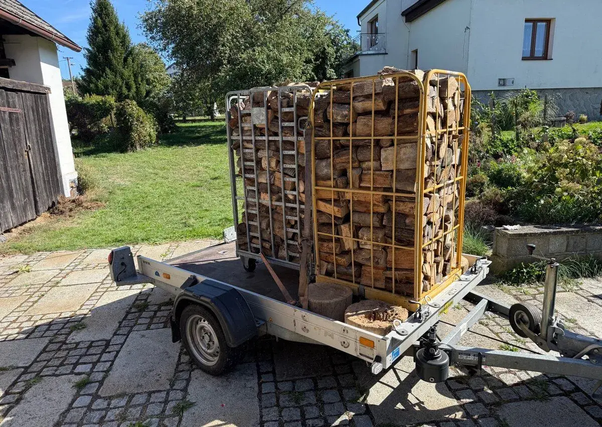 Přívěsný vozík brzděný hydraulicky sklopný