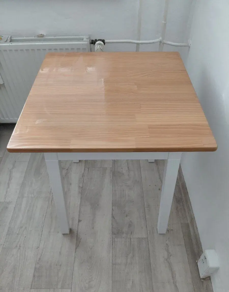 Jídelní stůl + 2 židle