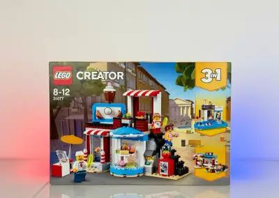 LEGO Creator 31077 - Modular Sweet Surprises