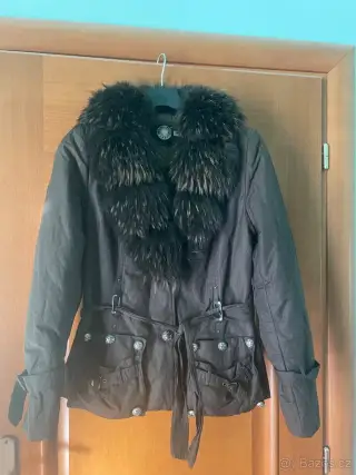 Krásná bunda zn.Kara,s pravou kožešinou,vel.M