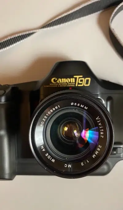 Canon T90 + Vivatar 28mm f/2